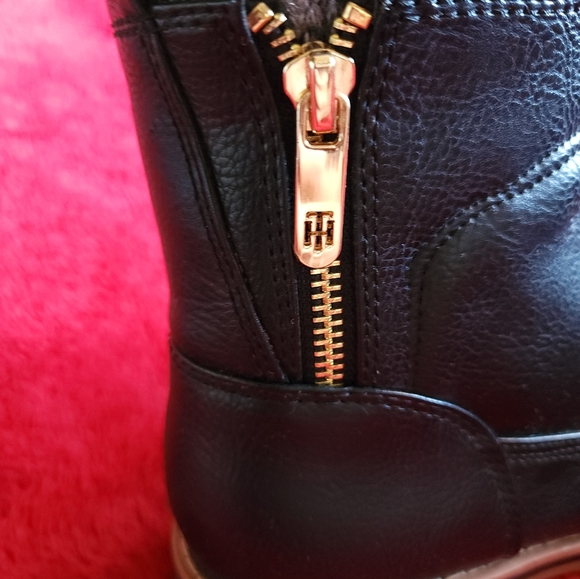 Tommy Hilfiger black boots 8 medium - Picture 6 of 9